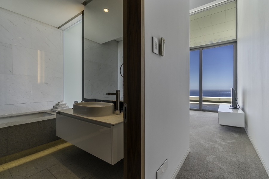5 Bedroom Property for Sale in Clifton Western Cape
